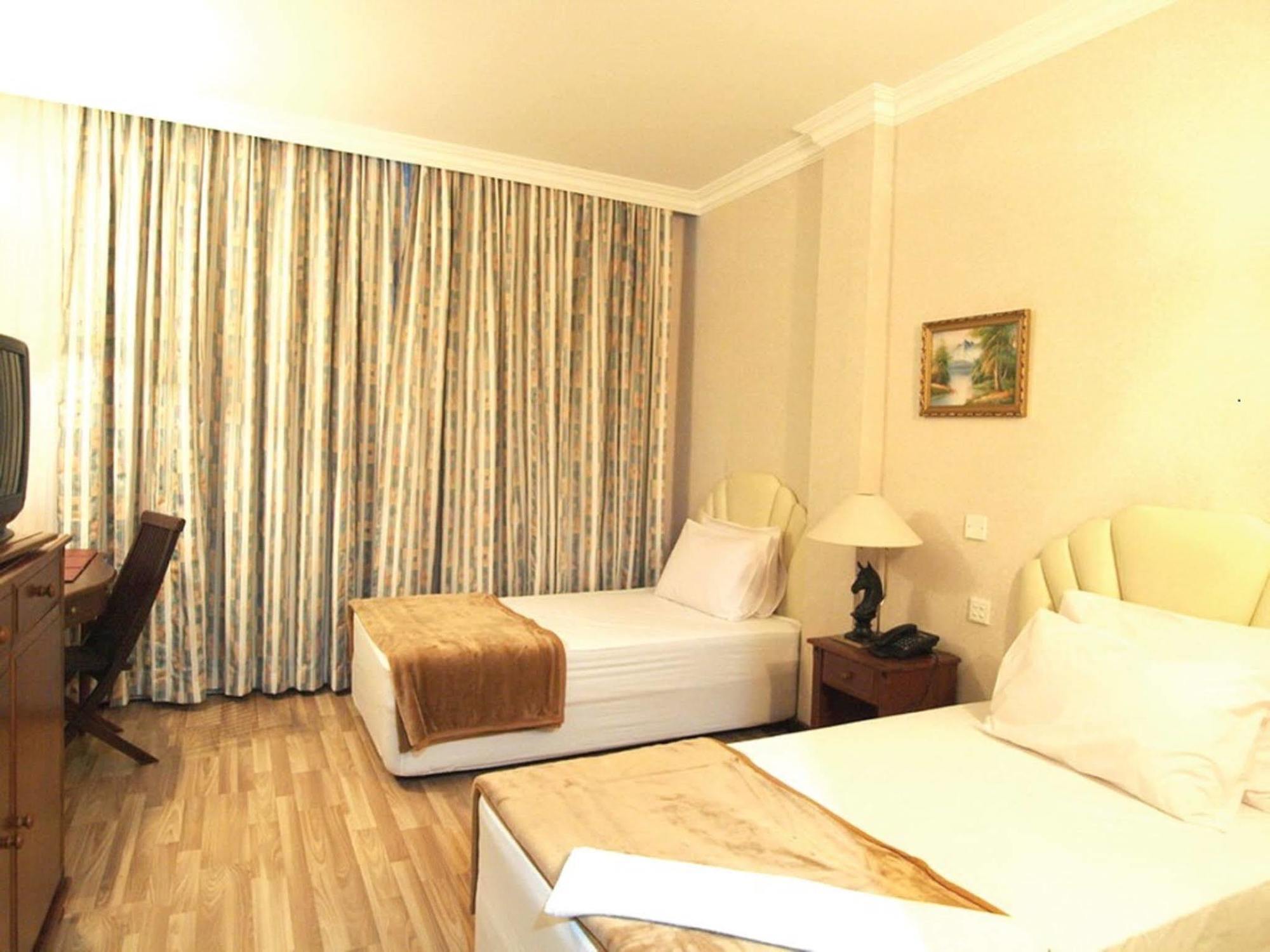 Jeruton Hotel Kampong Jerudong Екстериор снимка